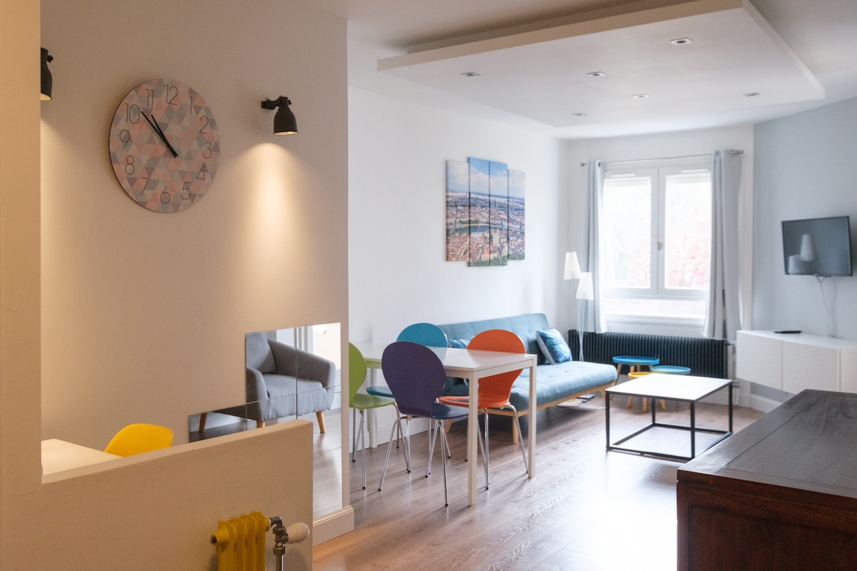 Annonce Airbnb populaire: Quiet, comfortable apartment. à Lyon 7e Arrondissement