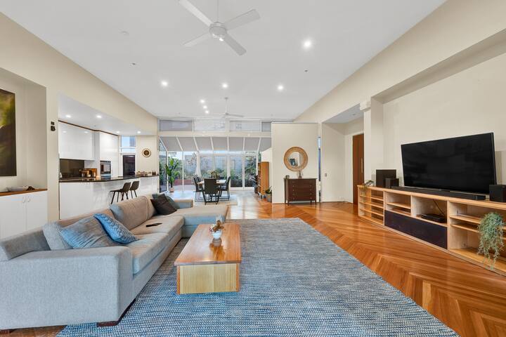 Acacia Grand. 300sqm CBD penthouse