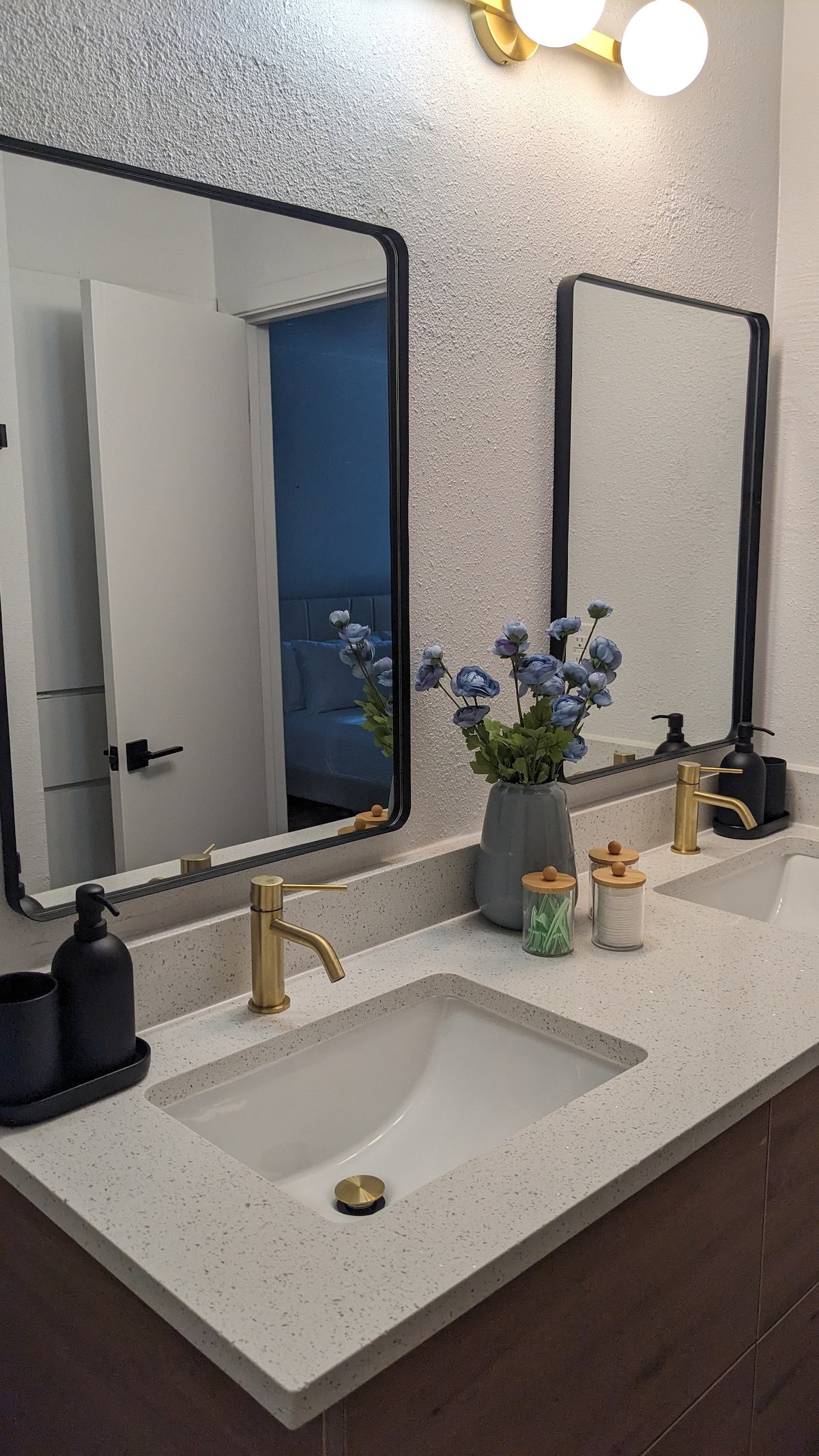 Stylish & comfortable duplex near Dt/ACL/COTA/ABIA