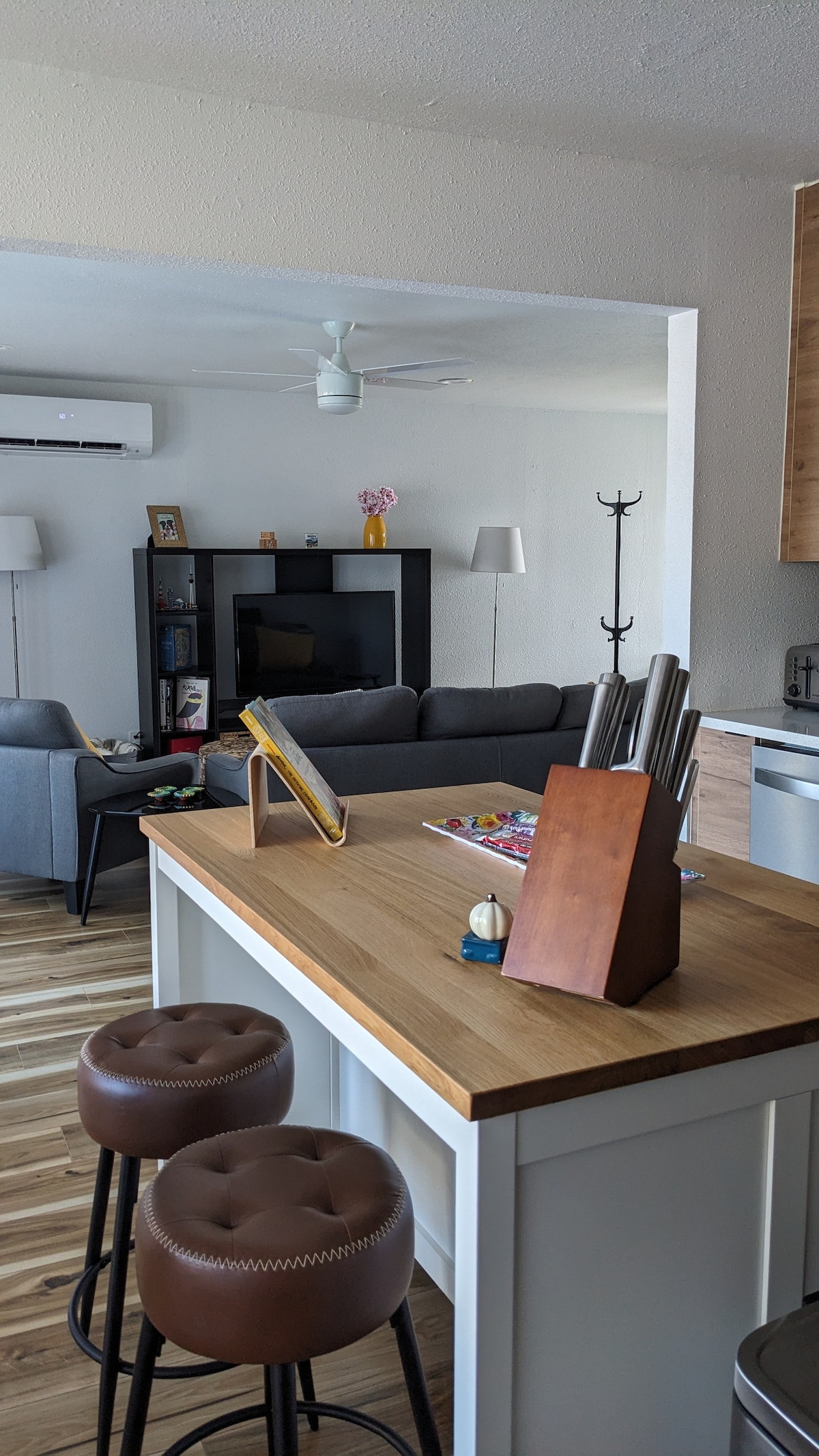 Stylish & comfortable duplex near Dt/ACL/COTA/ABIA