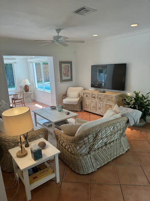 Top Airbnb: Casa Las Palmas in Key Biscayne. in Key Biscayne