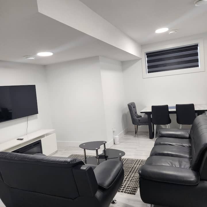 Spacious 2 Bedroom Suite In Edmonton, Canada - カナダ エドモントン