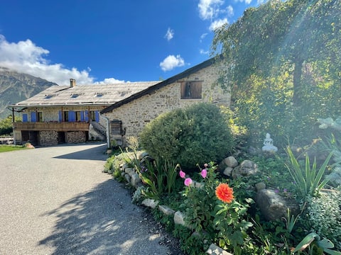 Large mountain gîte