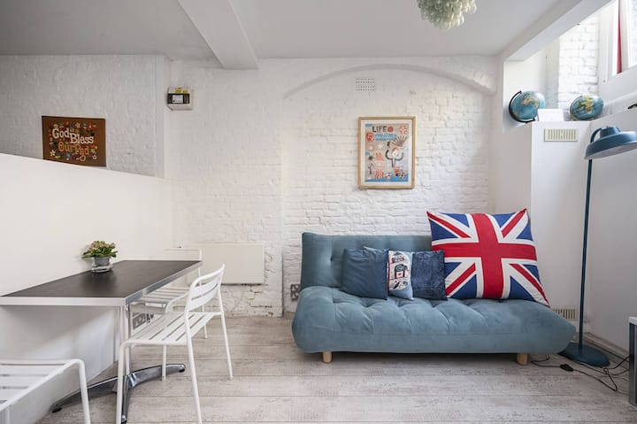 Funky Studio In Trendy Area - London