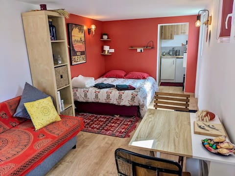 Renovated and independent studio close to the train station