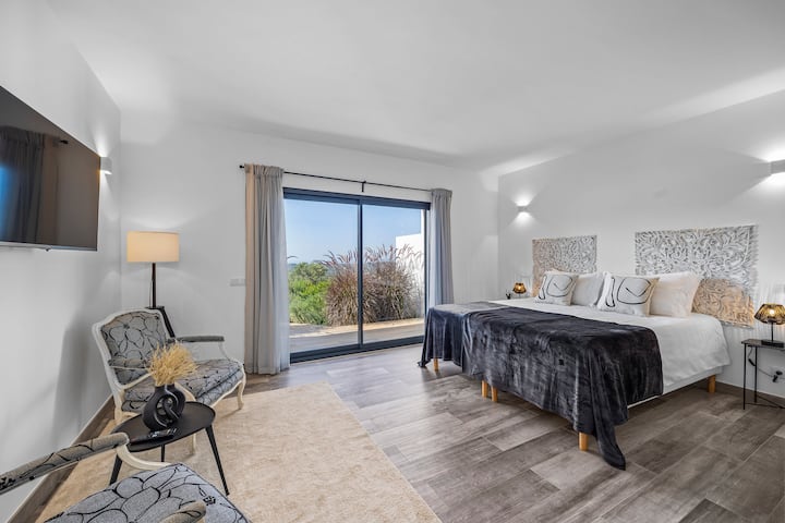 Chambre Alecrim. Possibilité d'avoir 2 lits simples sur demande.