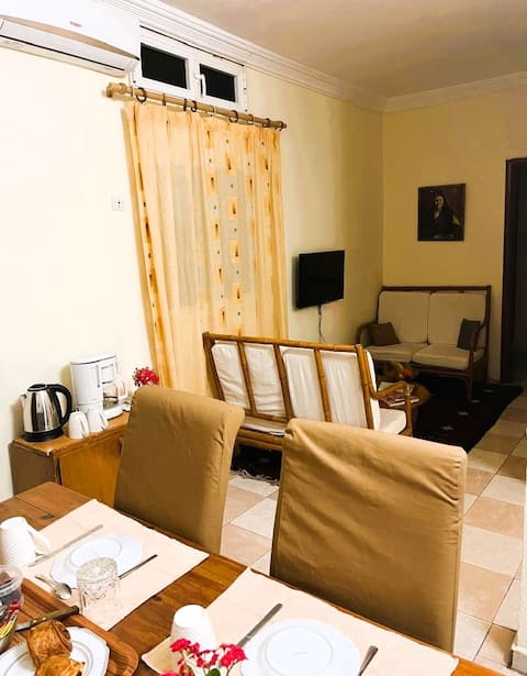 80's Apt, simple and quiet