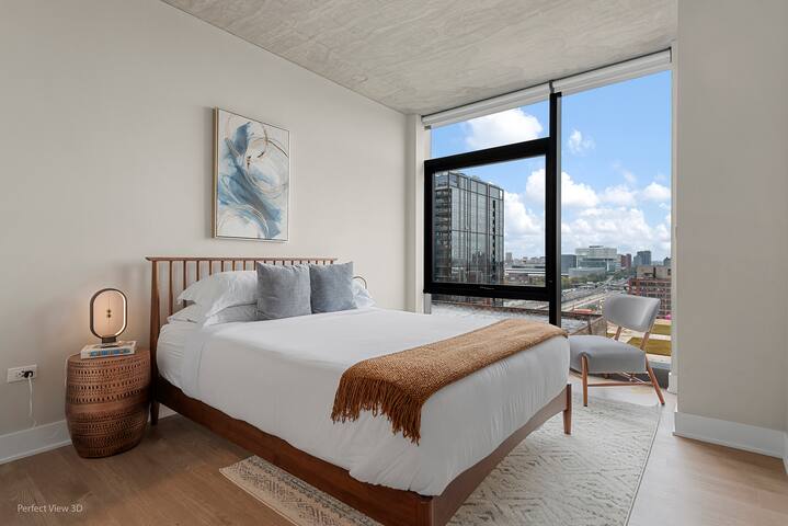 West Loop Oasis: Skyline Views + Prime Location gallery image 2