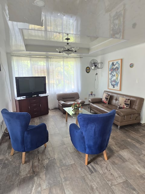 Popular Airbnb listing: Apartment on a Private Estate – Pool – Jacuzzi – BBQ in San Francisco