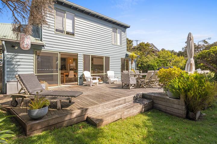 Captivating Centenary Beach House In Blairgowrie gallery image 5