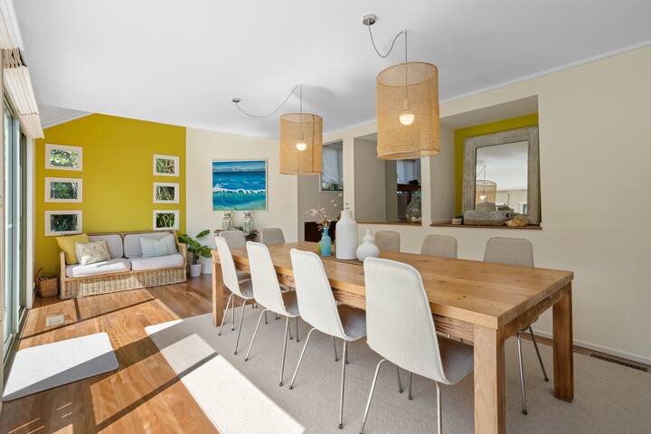 Captivating Centenary Beach House In Blairgowrie gallery image 4