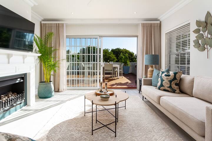 Stroll To Beach, 3 Bedroom Villa & Private Pool gallery image 2