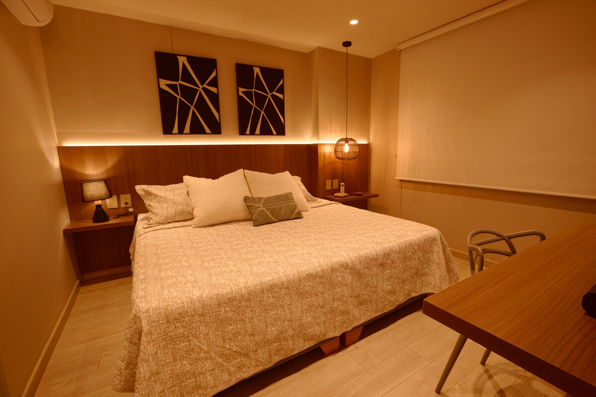 Lit King Climatisation Crochets pour suspendre les vêtements  Blackout  et couvertures supplémentaires Espace de rangement  pour ranger les vêtements, bureau ou poste de travail.