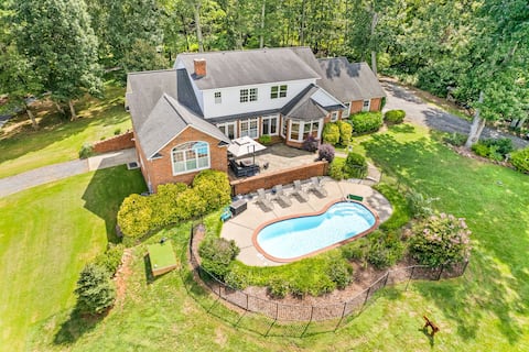 Sprawling Oasis Home w/ Pool, Sand Court, Green