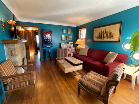 Top Airbnb: Wisteria Tree Bungalow~cozy home away from home in Old Brooklyn
