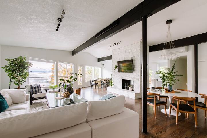 Water Views | Sleeps 20 | 2 Kitchens & Living Rms gallery image 3