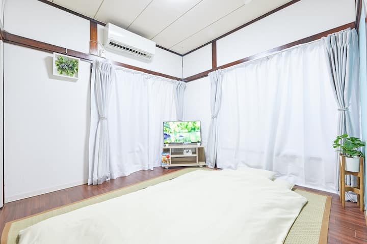 一楼可供一人入住。