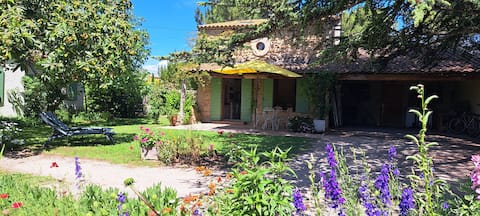 "Les Pouces Verts" cabin with pool
