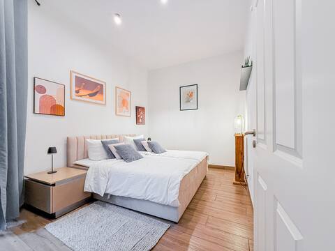 L&C large Suite