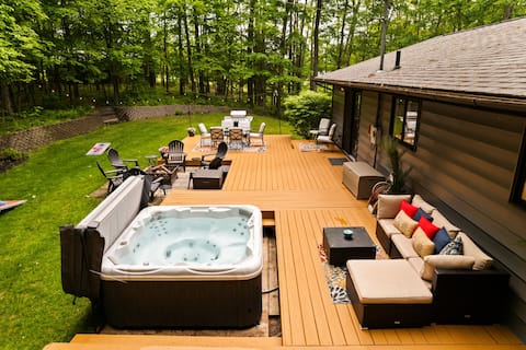 Hot tub+Firepit+Game Room+Sleeps 11