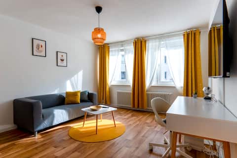 Popular Airbnb listing: Central, near main station, supermarket+train in front of the door in Vahrenwald