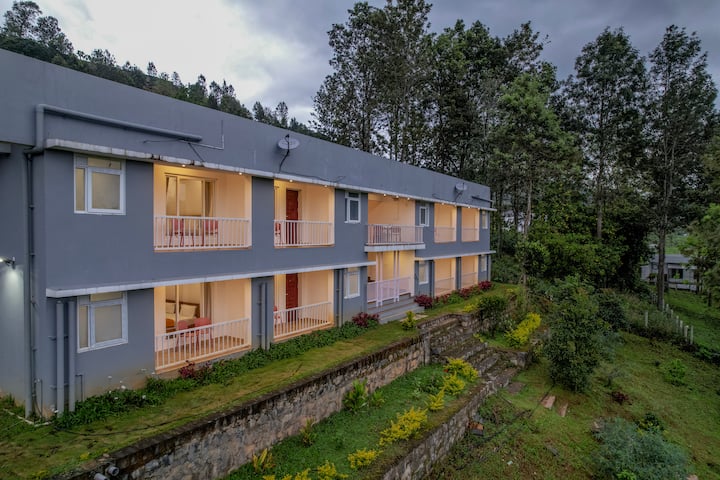 Silver Heaven - 8 BR Villa with Balcony, Views