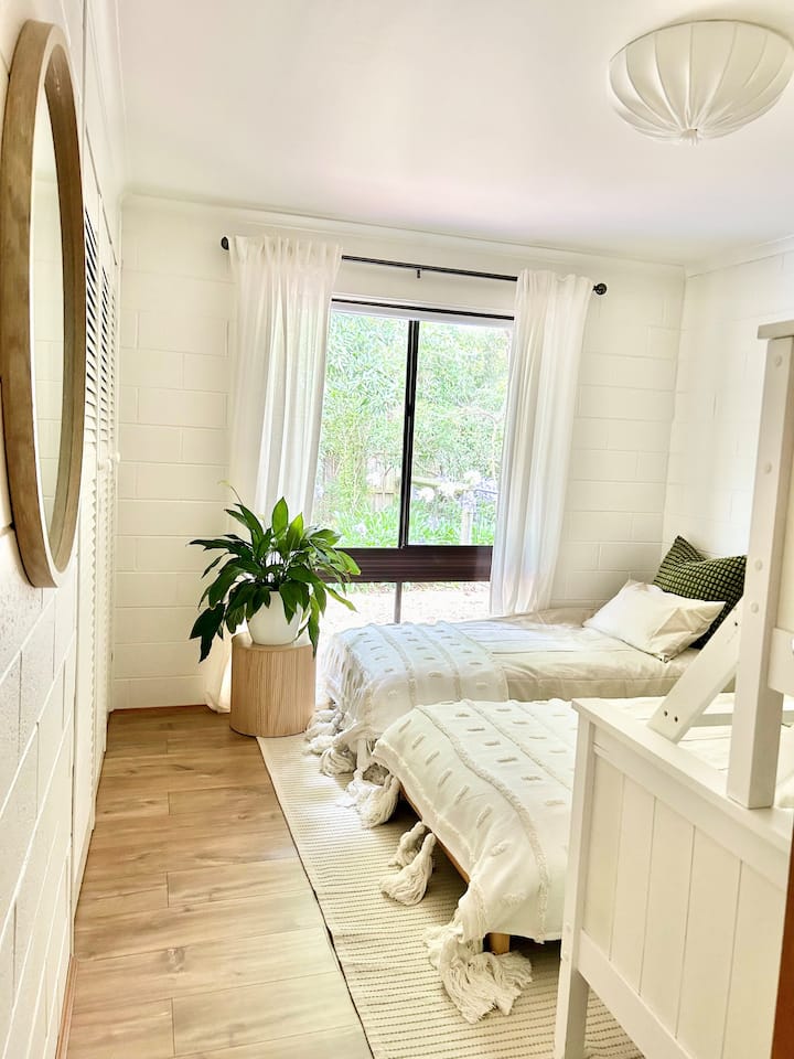 Camera a castello con letto impilabile in 2 letti singoli e letto a castello