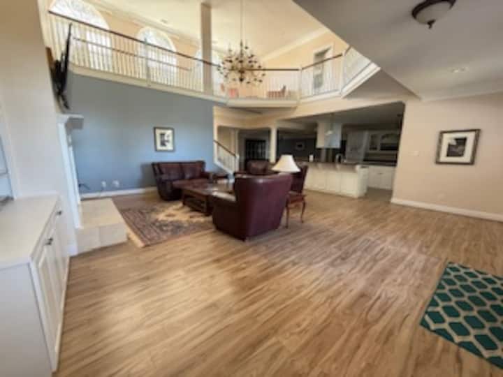 Beautiful Home On The Water - Savannah, GA