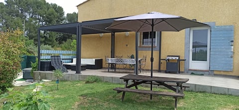 Peaceful house with garden