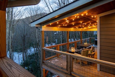 Top Airbnb: Rustic & cozy, 3 decks w/ loft, 10 min to downtown in Foscoe