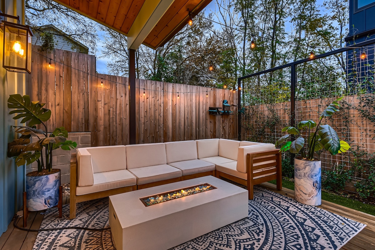 Walk to Bars, Rooftop Patio, Fire Pits, + Garage!