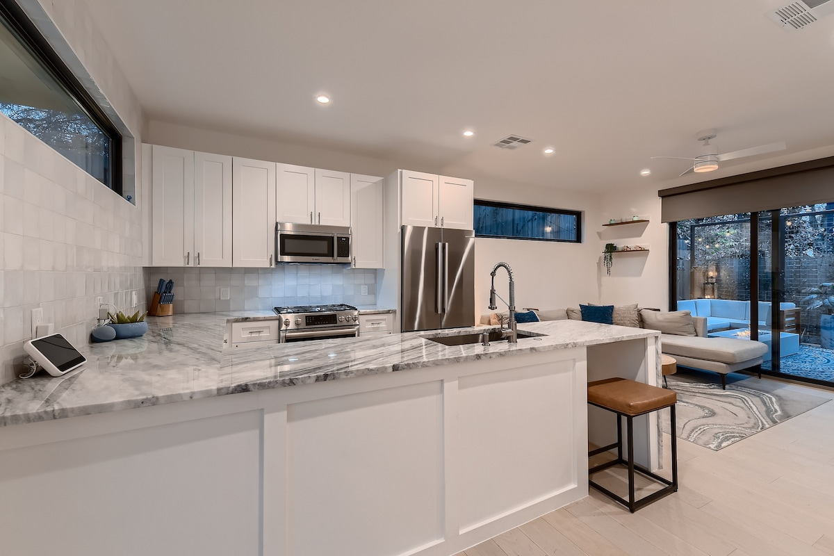 Walk to Bars, Rooftop Patio, Fire Pits, + Garage!