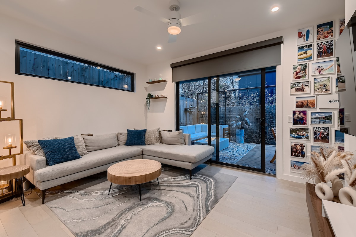 Walk to Bars, Rooftop Patio, Fire Pits, + Garage!