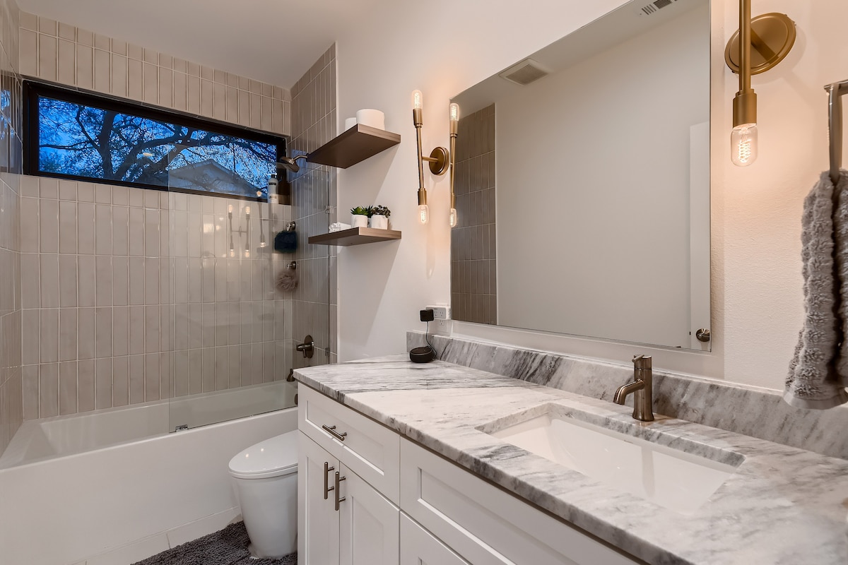 Walk to Bars, Rooftop Patio, Fire Pits, + Garage!