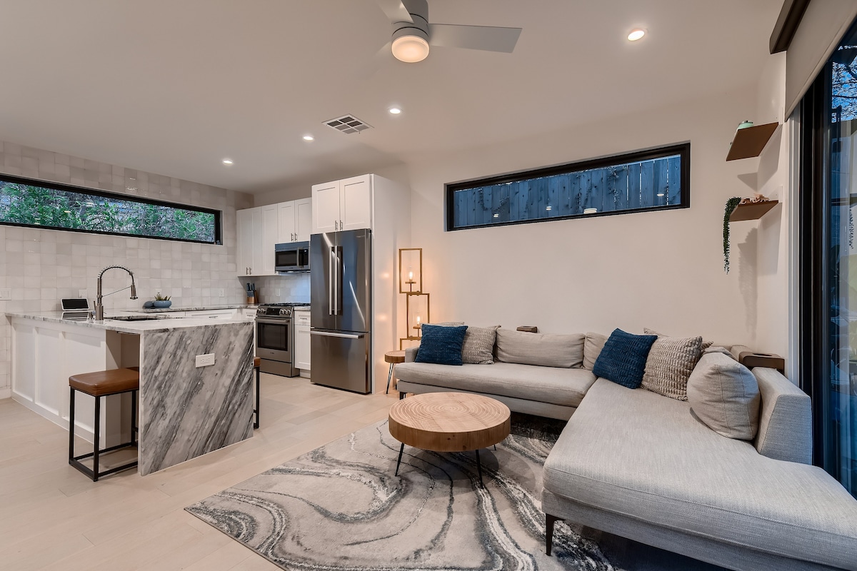 Walk to Bars, Rooftop Patio, Fire Pits, + Garage!