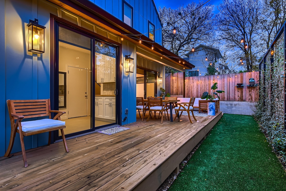 Walk to Bars, Rooftop Patio, Fire Pits, + Garage!