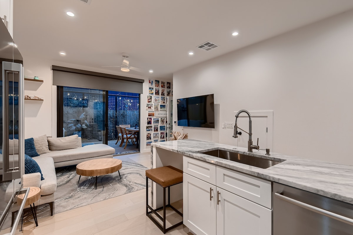 Walk to Bars, Rooftop Patio, Fire Pits, + Garage!