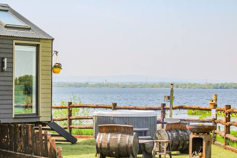 Secluded Luxury on the edge of the Lough.