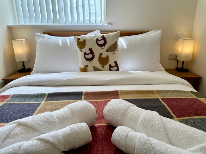 Our Summer 4.5 Tog Goose Feather and Down Duvet and Pillows with 300 Thread Count 100% Cotton Bedding, keeping you cool during those hot summer nights. 