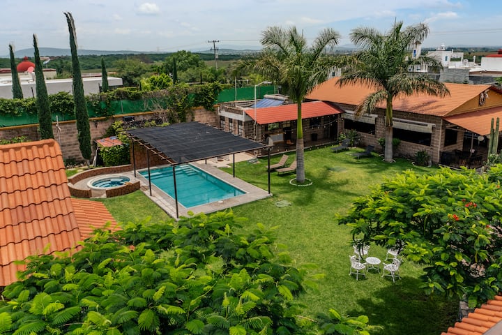 Charming Villa with Private Pool and Jacuzzi