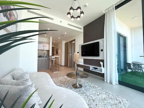 Successful Airbnb property: Stunning 1 bdr front of Downtown & Business Bay in Al Merkadh
