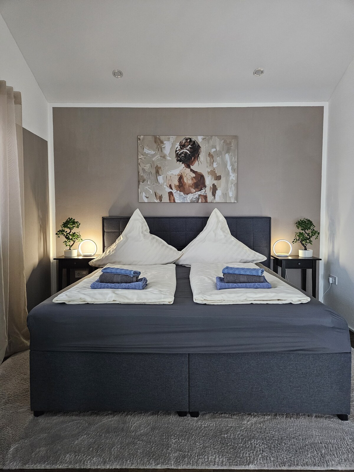 มีเครื่องนอนและผ้าเช็ดตัว 