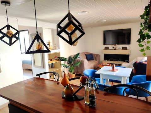 Beautiful apartment with a fireplace in the historic center
