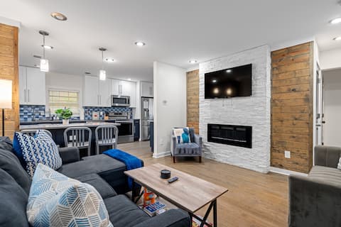 Popular Airbnb listing: 6 flags M Benz Aquar 2 BA Birdsong Bliss Bungalow in Center Hill