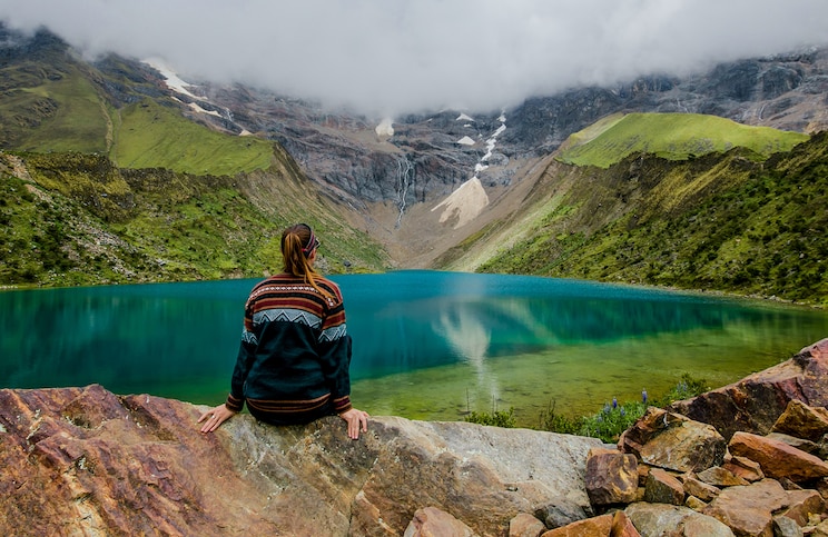 Show full-screen, host-provided image