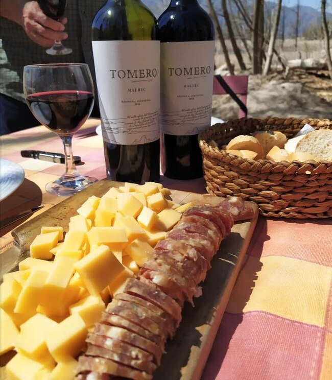 Show full-screen, host-provided image