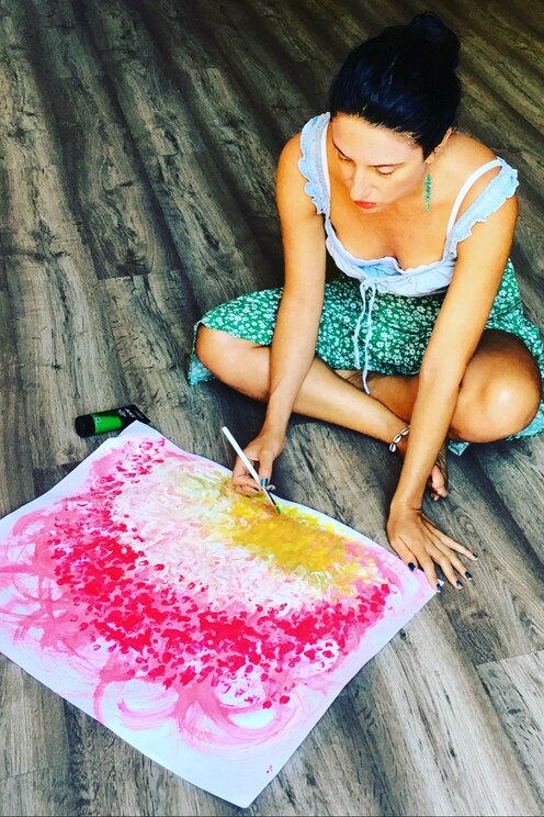 Show full-screen, host-provided image