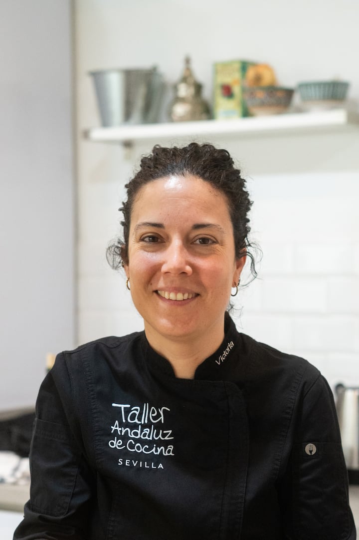 Learn authentic paella cooking