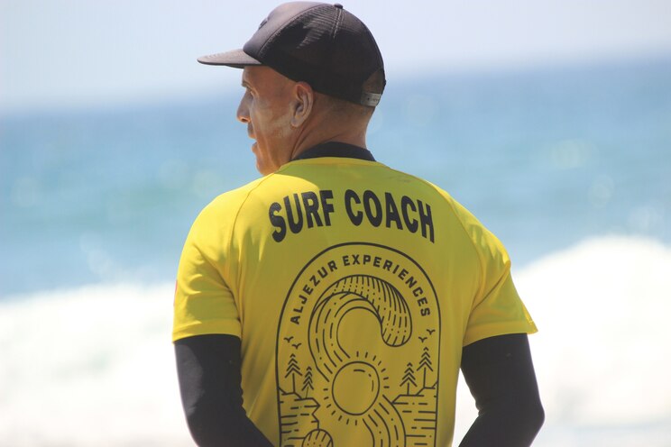 Show full-screen, host-provided image