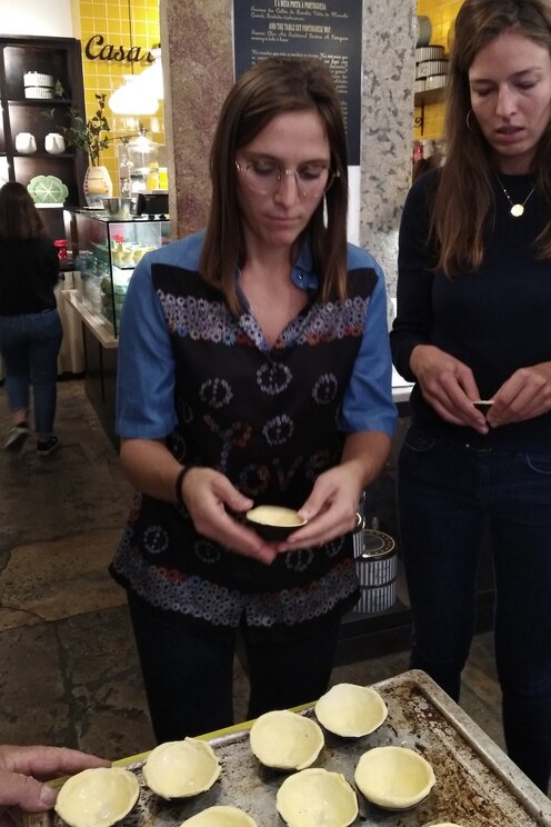 Show full-screen, host-provided image